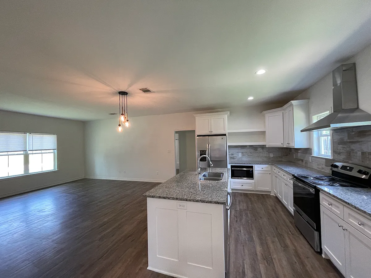 Building Photo - 6205 County Road 1143