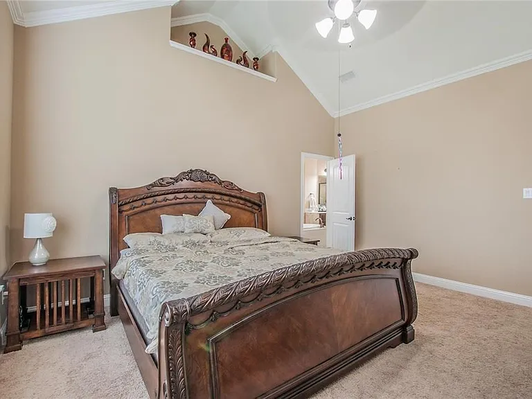 2440 Kingsgate Dr — Photo 8