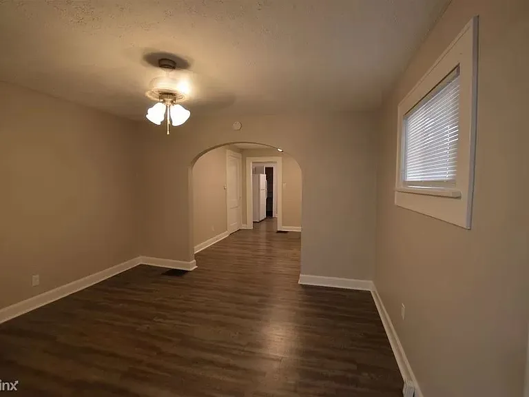 1548 Leonard St — Photo 3