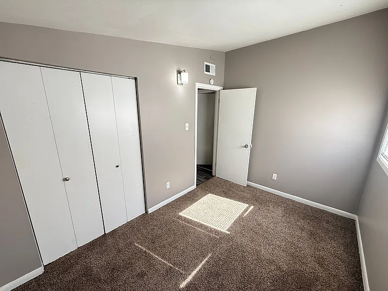 593 Bonwood Ave — Photo 3