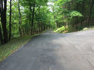 31 Lakeshore Dr E, Sussex, NJ 07422