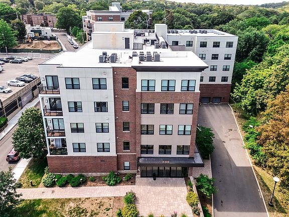 2nd image of 999 Hancock St Unit 202