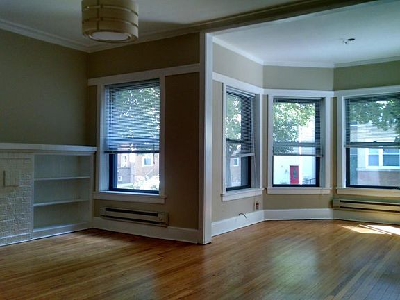 2nd image of 1426 W Winnemac Ave #1E