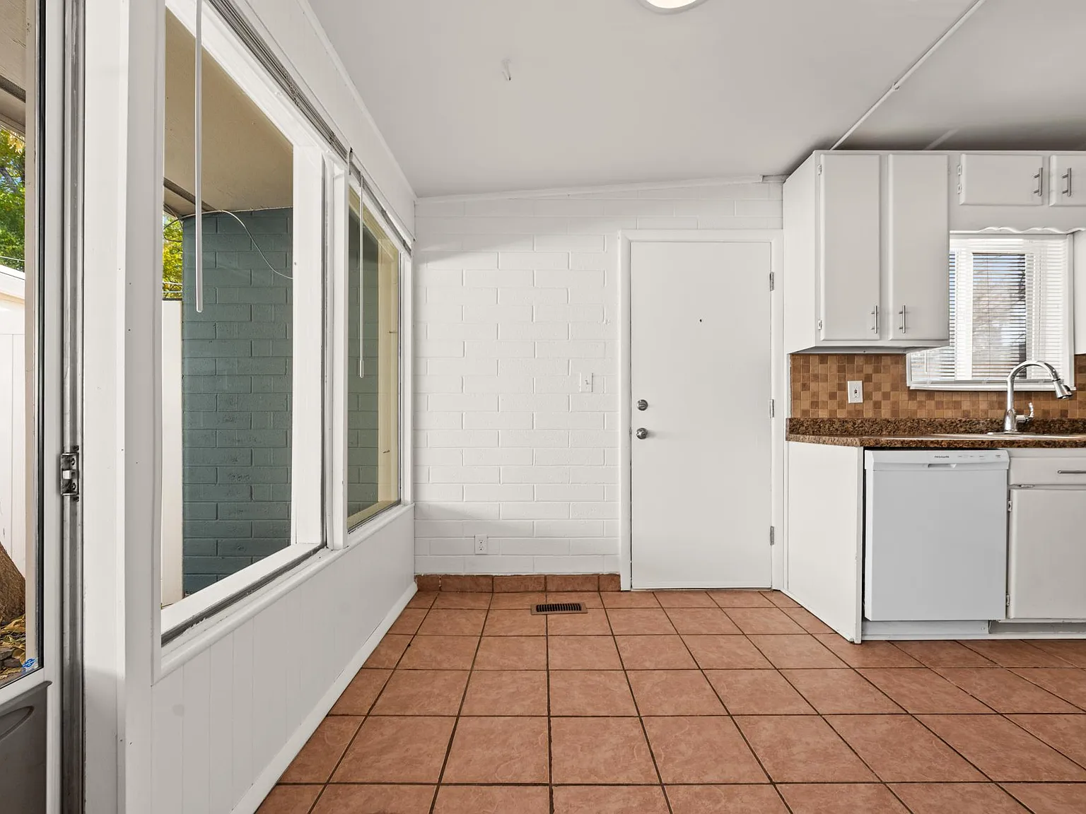 2 bed, 950 sqft, $1,650 — Photo 4