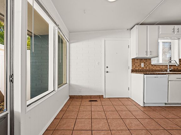 4th image of 2805 S Adams St #1/2