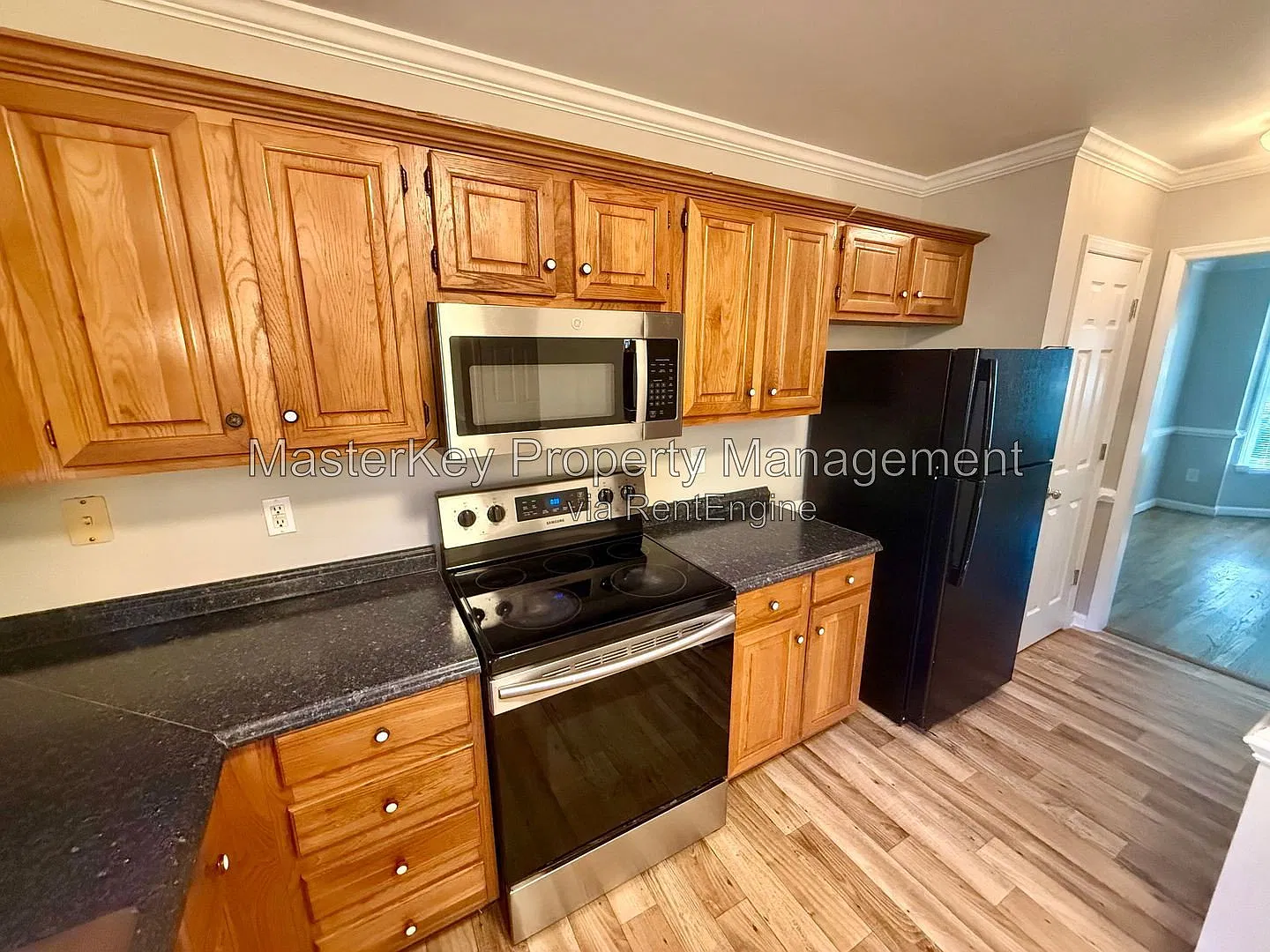 3 bed, 2.5 bath, 1995 sqft, $1,995 — Photo 3