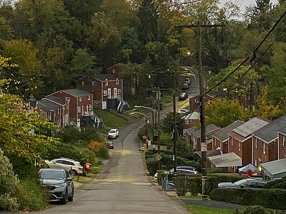 3rd image of 2131 Lindsay Rd
