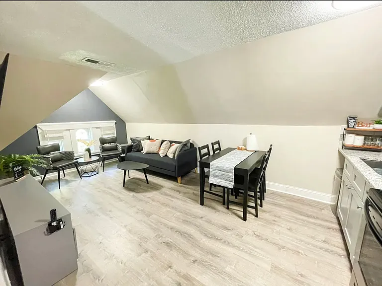 516 N Broadway #301 — Photo 11