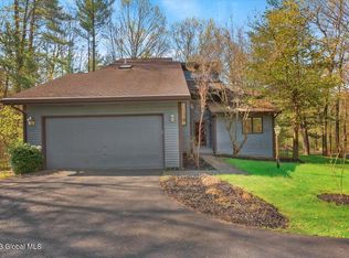 16 Heather Ridge Rd, Averill Park, NY 12018