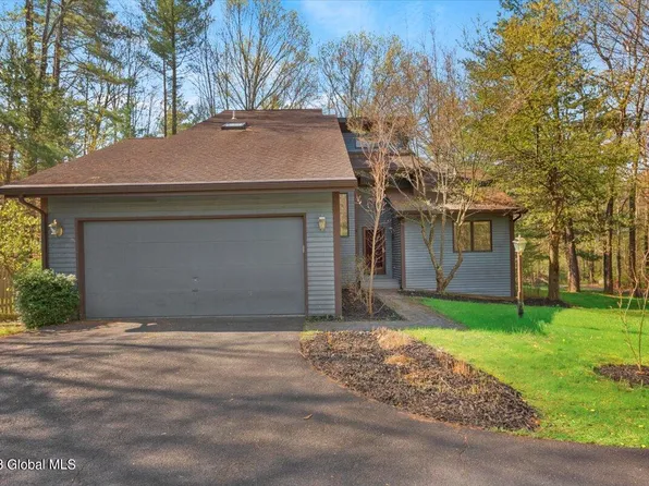 16 Heather Ridge Road, Averill Park, NY 12018