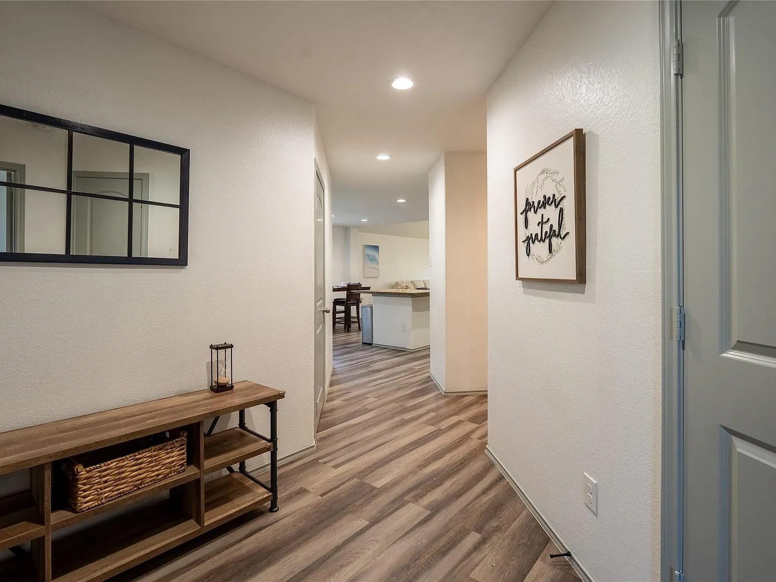 4 bed, 2.0 bath, 1707 sqft, $2,950 — Photo 3