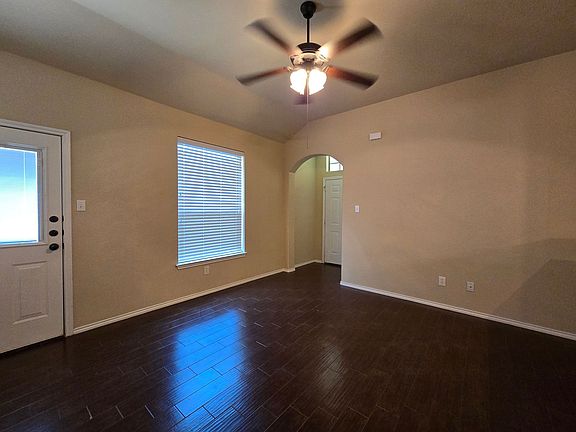 5th image of 296 Rosalie Dr