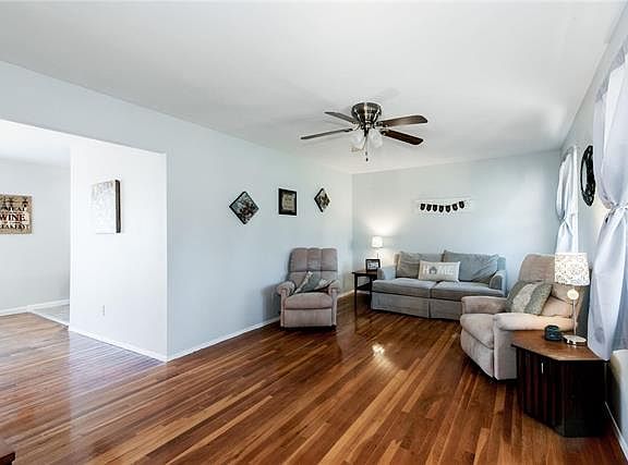 2nd image of 1391 Coachway Ln