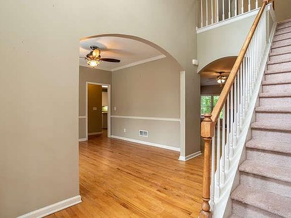 5th image of 9485 Knollcrest Blvd
