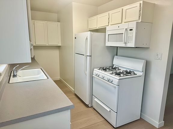 5th image of 2625-29 A St #2629