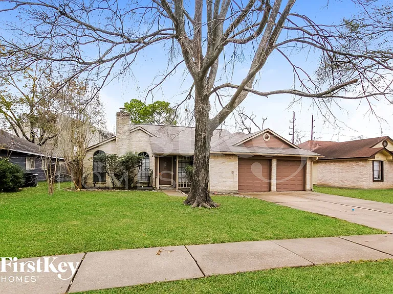 15410 Pebble Lake Dr — Photo 2