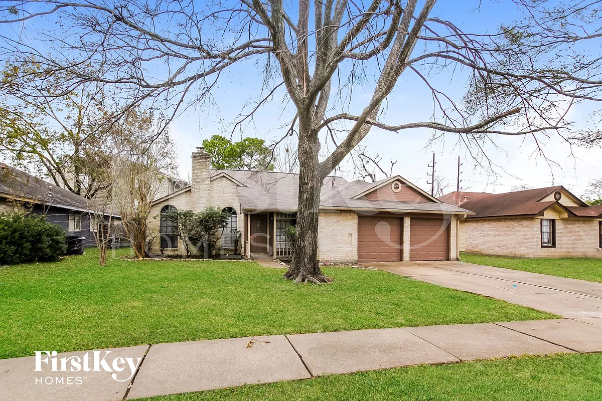 Building Photo - 15410 Pebble Lake Dr