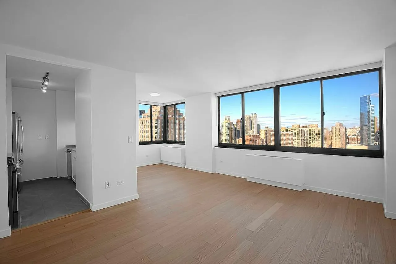200 West 60th Street — Photo 2