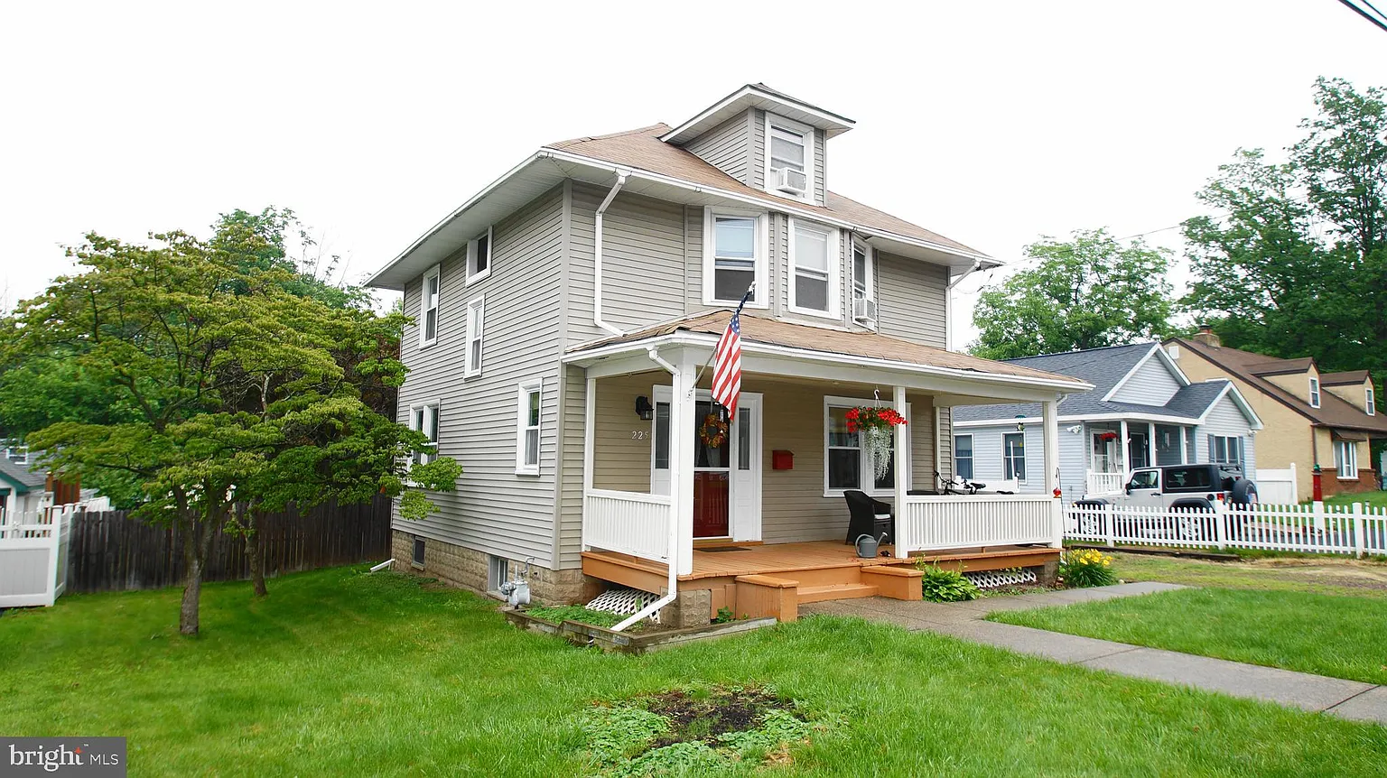 225 Central Ave photo 1