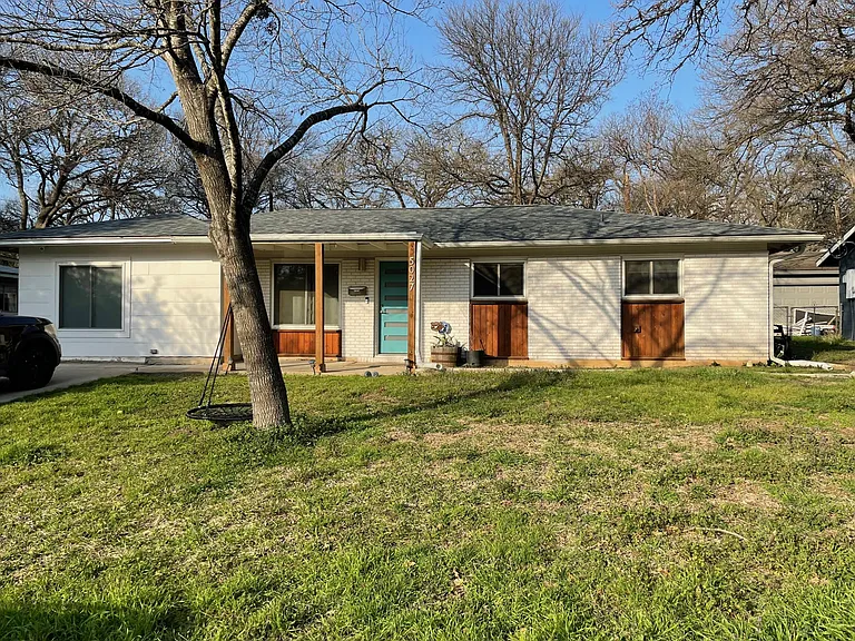 5027 Lansing Dr — Photo 1