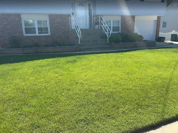 (undisclosed Address), Lindenhurst, NY 11757