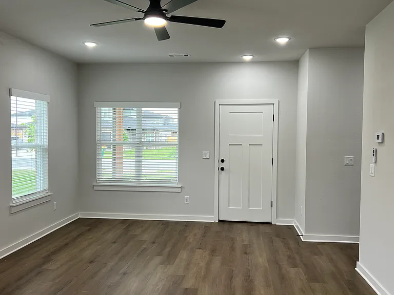 502 Cosmos St — Photo 5