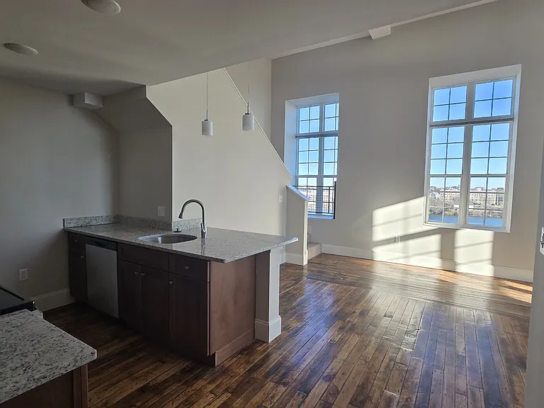 King Philip Lofts — Photo 23