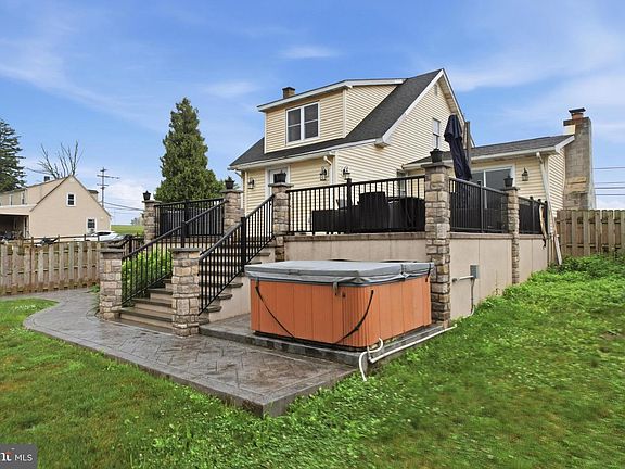 4th image of 3033 Linfield Rd