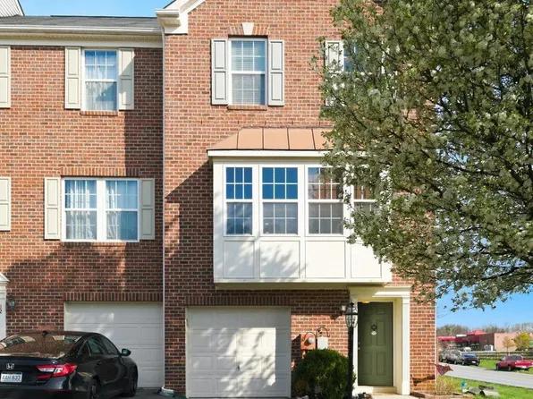 8 Don Quixote Dr, Charles Town, WV 25414