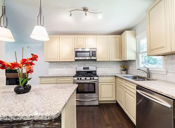 5th image of 2682 Crestdale Cir SE