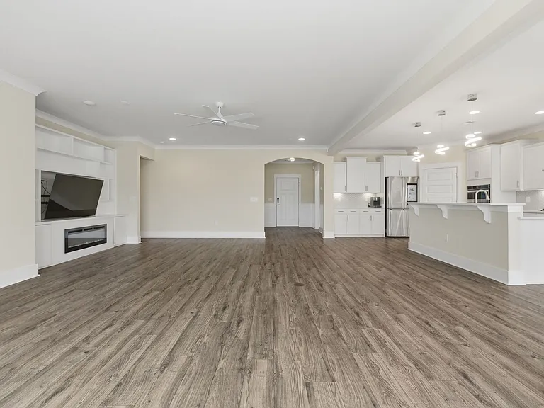 7129 Spoleto Dr — Photo 17