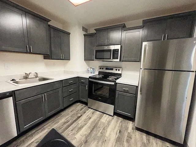Harbor Tower Apartments — Photo 35