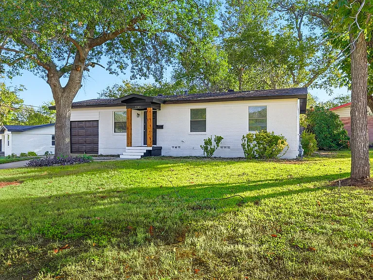 5345 Hensley Dr — Photo 3