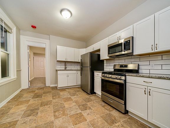 Large Brand New Kitchen, Granite Counters, Custom Back Splash and all New Appliances