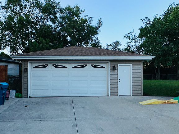 4th image of 613 W Hillside Dr