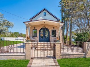 11 Maplewood Rd, West Babylon, NY 11704