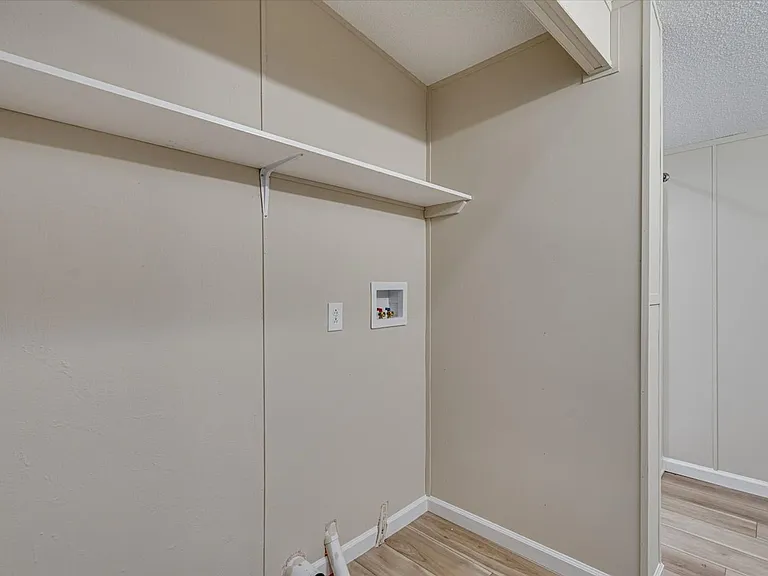 842 Emery Rd — Photo 14