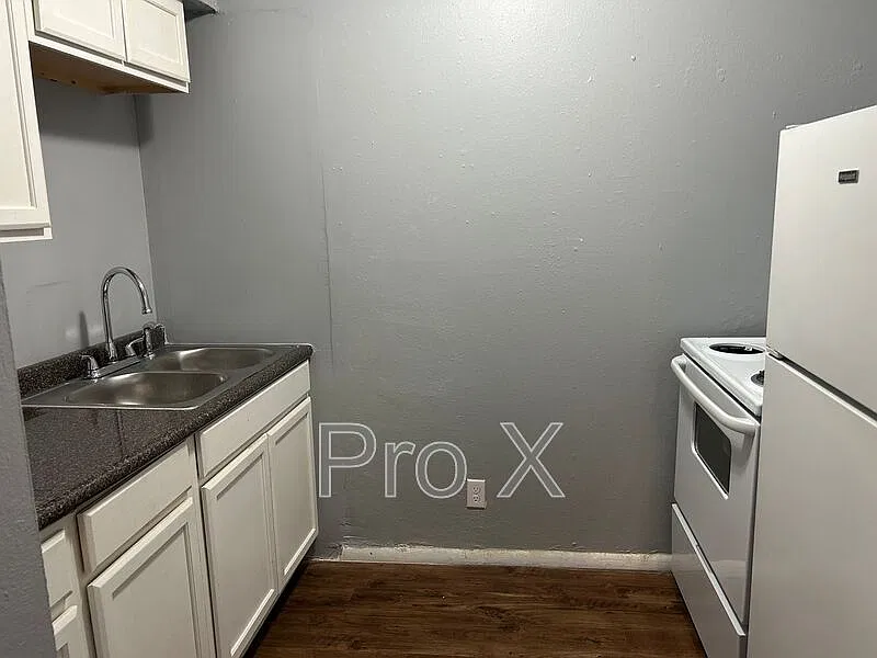 403 Park St — Photo 1