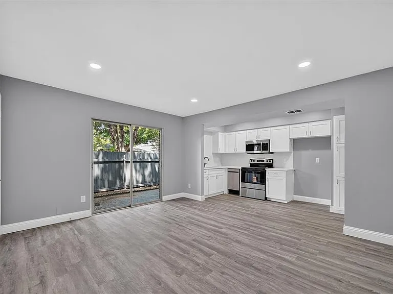 5033 Cedar Springs Rd — Photo 11