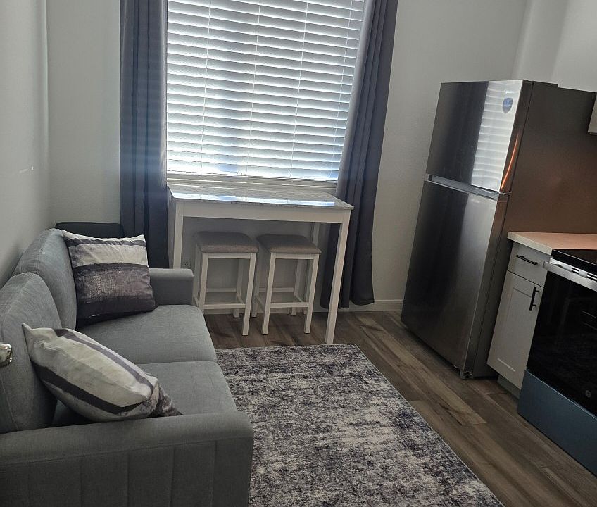2nd image of 756 Chambers St #2