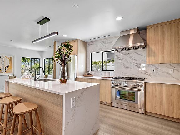 5th image of 5222 Cedros Ave