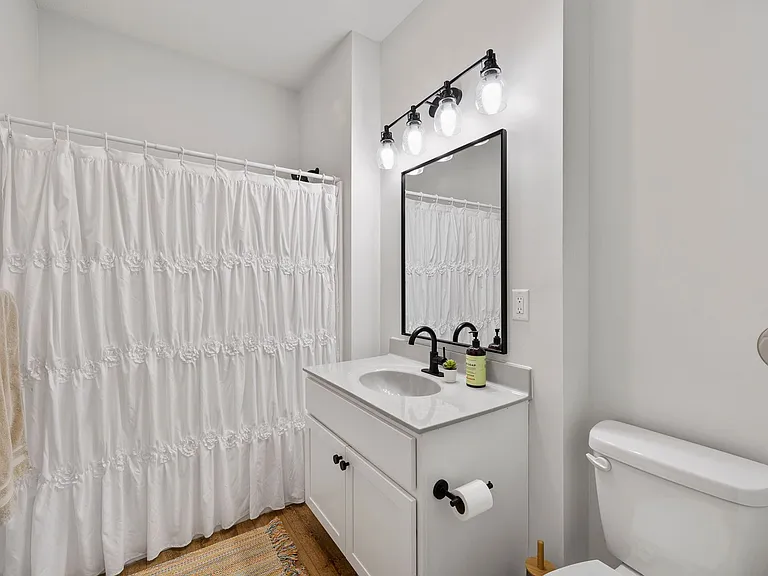 3216-3218 Gerig — Photo 15