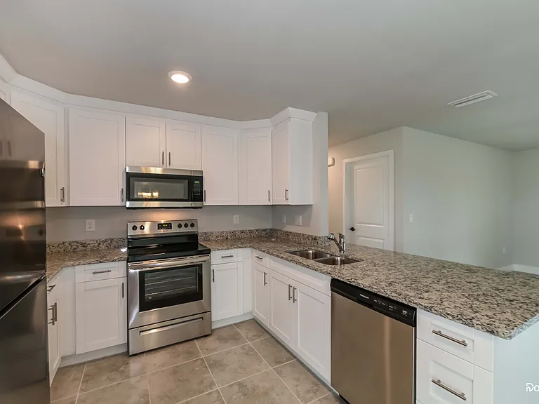 2714 25th St SW — Photo 3