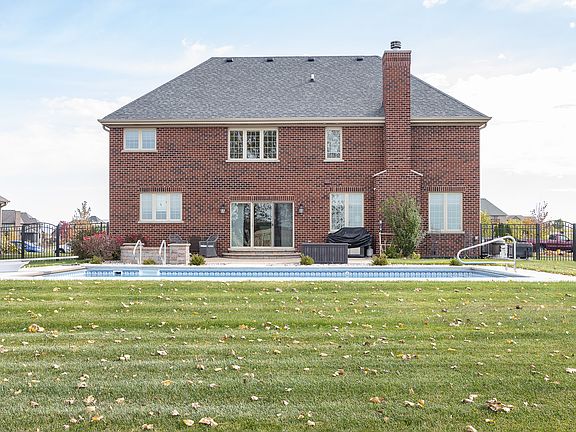2nd image of 15646 Jeanne Ln