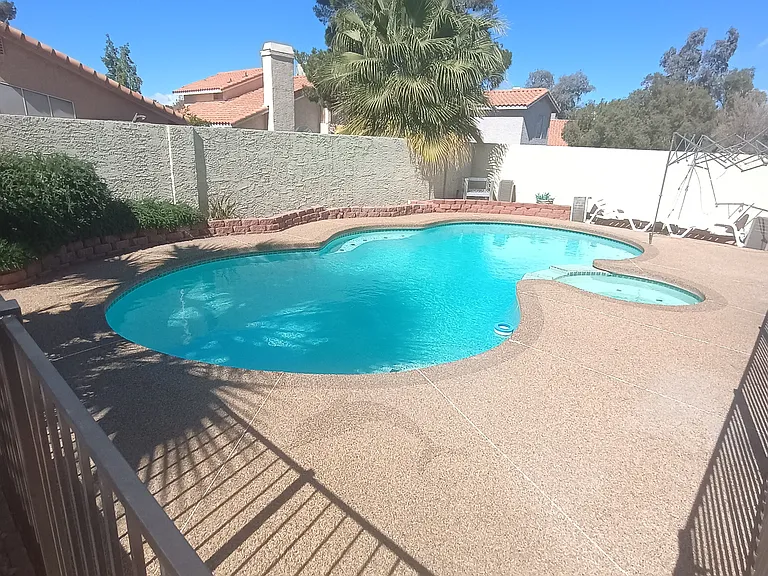 Private pool and spa with heater