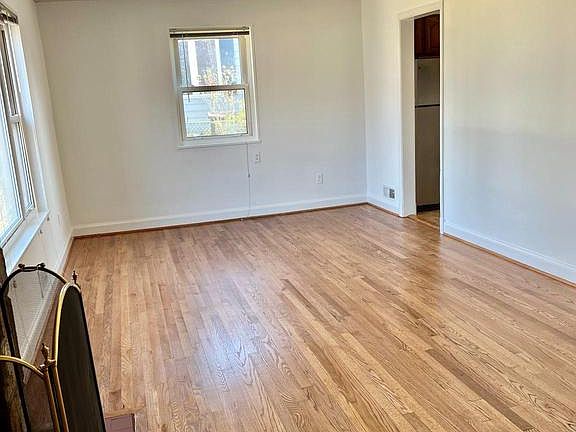 4th image of 4602 Franklin St