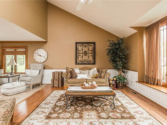 5th image of 9655 Killingworth Ct