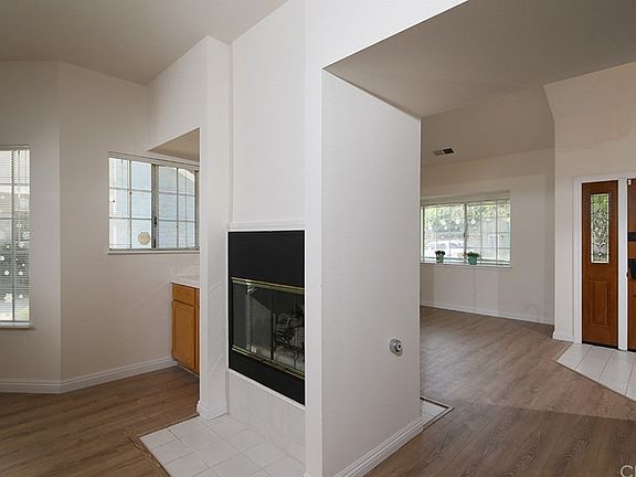 5th image of 6046 Camellia Ave