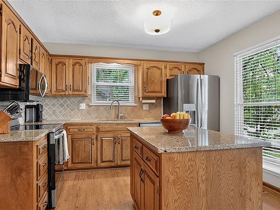 4th image of 6033 Alden St