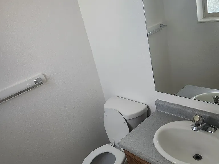 222 E Avenue A — Photo 9